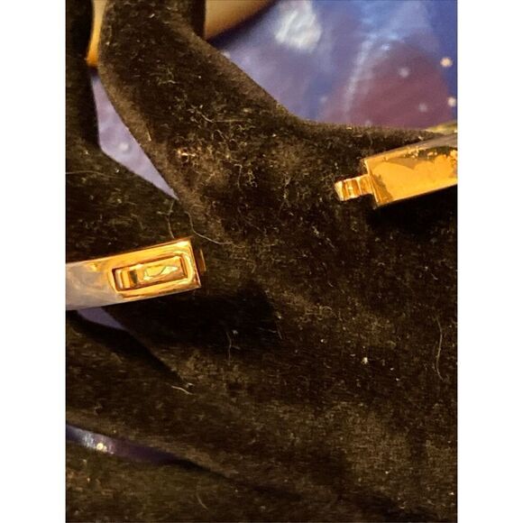 EUC Kate Spade Gold Tone Do The Twist Hinged Bangle Bracelet size 6.75 - Picture 10 of 10
